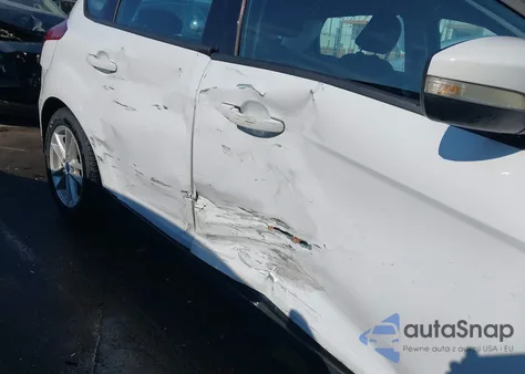 2016 Ford Focus Se z USA, uszkodzony, nr VIN 1FADP3K2XGL219401